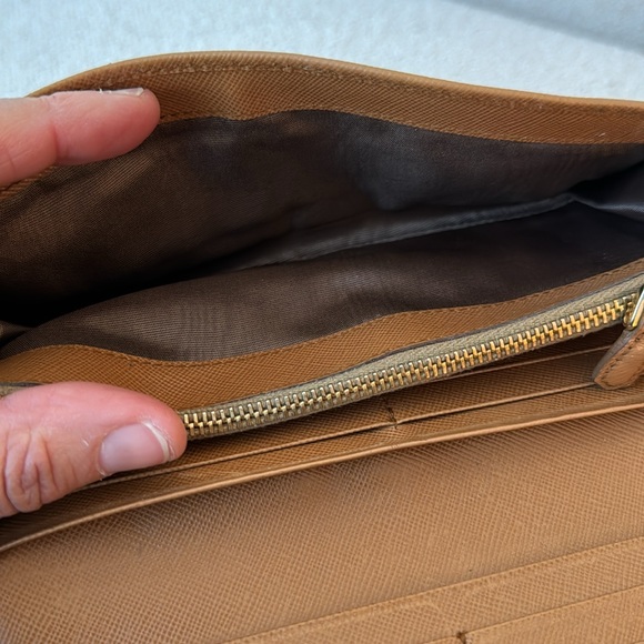 Prada - Picture 8 of 14